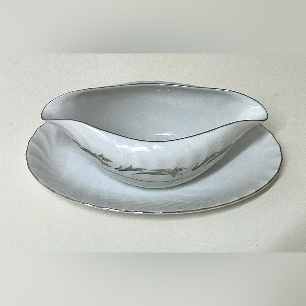 Vintage Discontinued Harmony House PLATINUM SCROLL Attached Plate Gravy Boat